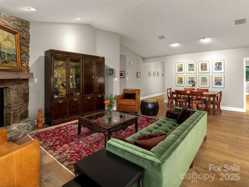 3301 Timber Trail, Asheville, NC 28804.  MLS# CAR4270898, YatesRealty ID 25068. 