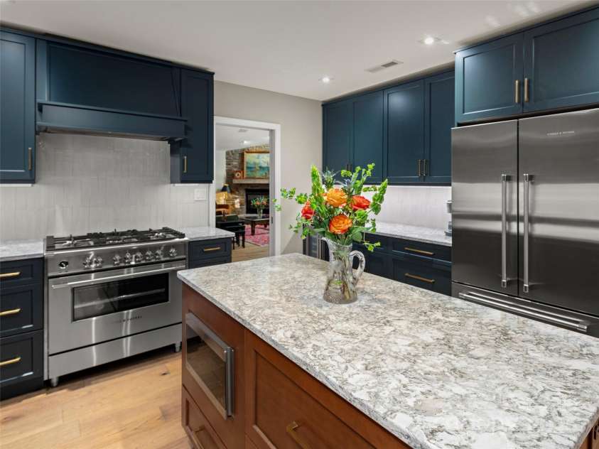 3301 Timber Trail, Asheville, NC 28804.  MLS# CAR4270898, YatesRealty ID 25068. 