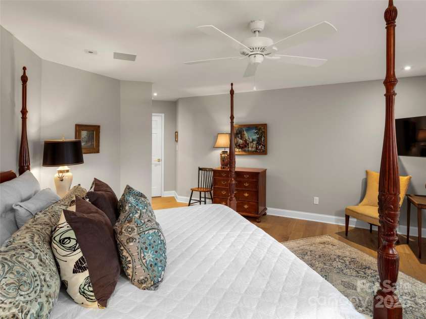 3301 Timber Trail, Asheville, NC 28804.  MLS# CAR4270898, YatesRealty ID 25068. 