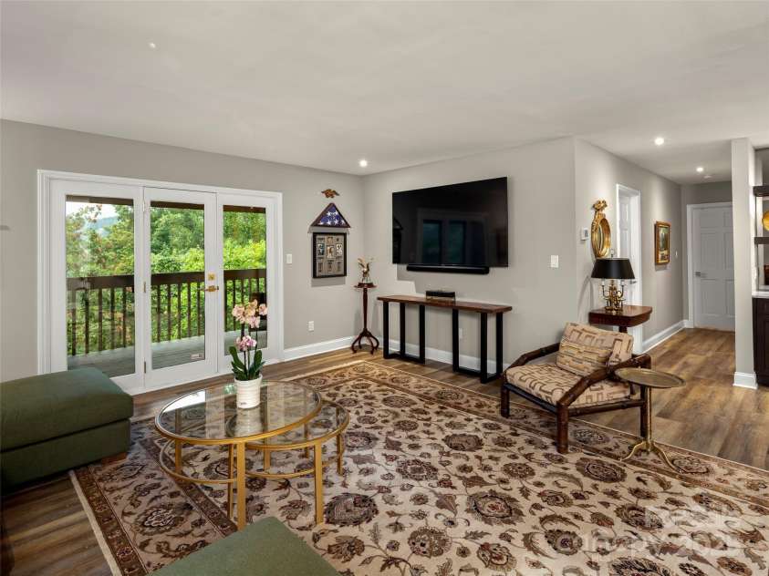 3301 Timber Trail, Asheville, NC 28804.  MLS# CAR4270898, YatesRealty ID 25068. 