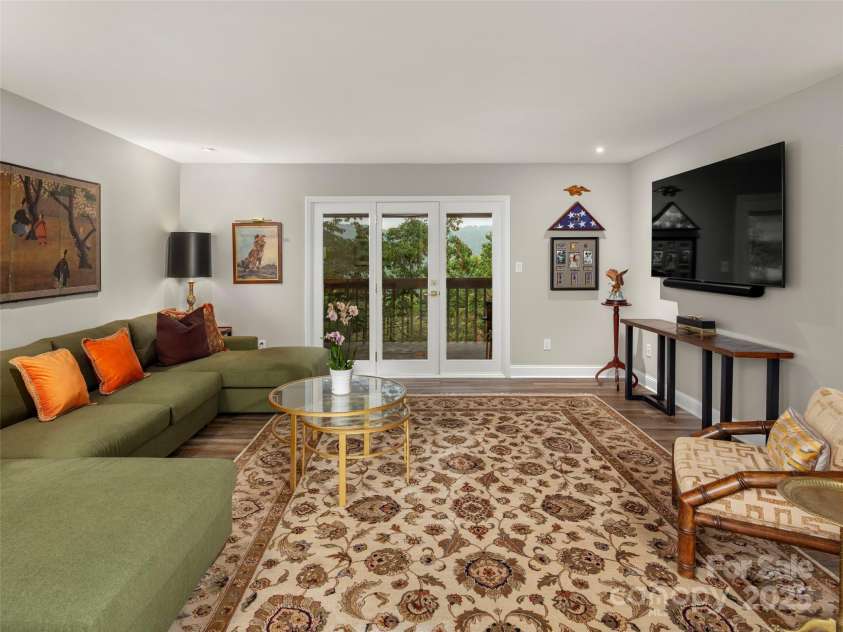 3301 Timber Trail, Asheville, NC 28804.  MLS# CAR4270898, YatesRealty ID 25068. 