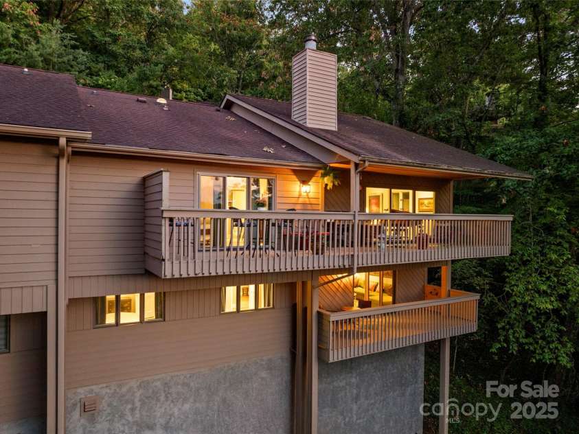 3301 Timber Trail, Asheville, NC 28804.  MLS# CAR4270898, YatesRealty ID 25068. 