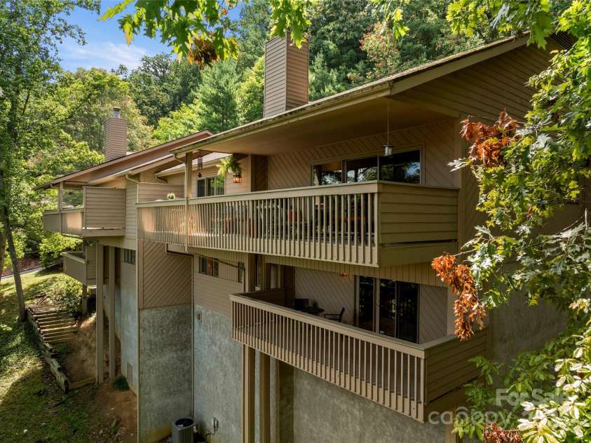 3301 Timber Trail, Asheville, NC 28804.  MLS# CAR4270898, YatesRealty ID 25068. 