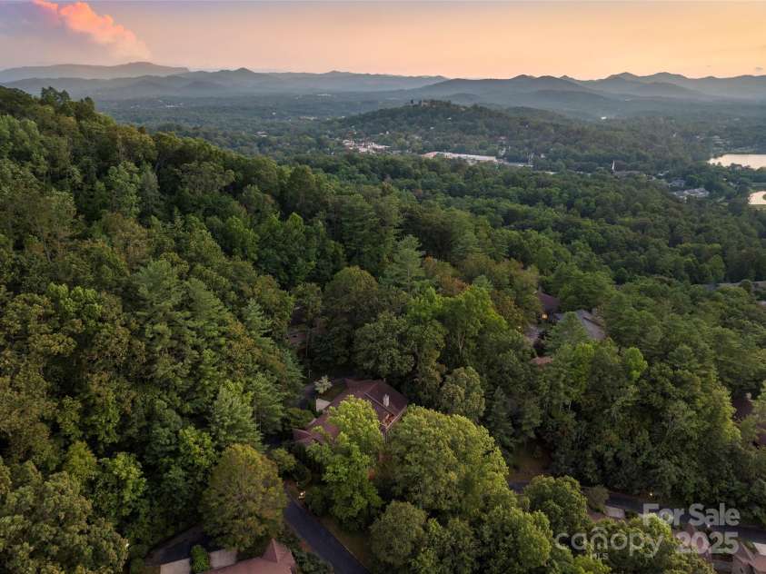 3301 Timber Trail, Asheville, NC 28804.  MLS# CAR4270898, YatesRealty ID 25068. 