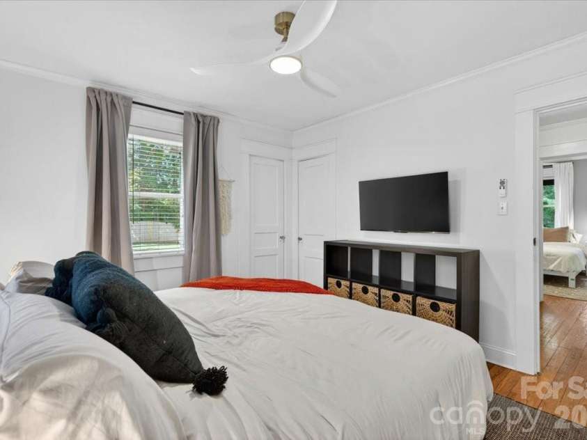 904 Academy Street, Charlotte, NC 28205.  MLS# CAR4380791, YatesRealty ID 25069. 