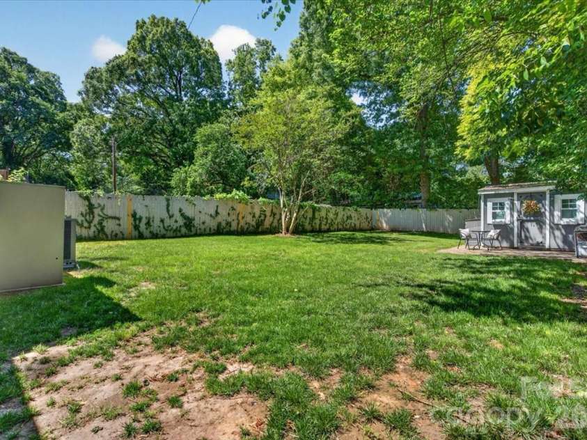 904 Academy Street, Charlotte, NC 28205.  MLS# CAR4380791, YatesRealty ID 25069. A privacy fence for Fido, this yard can be almost anything for anyone!