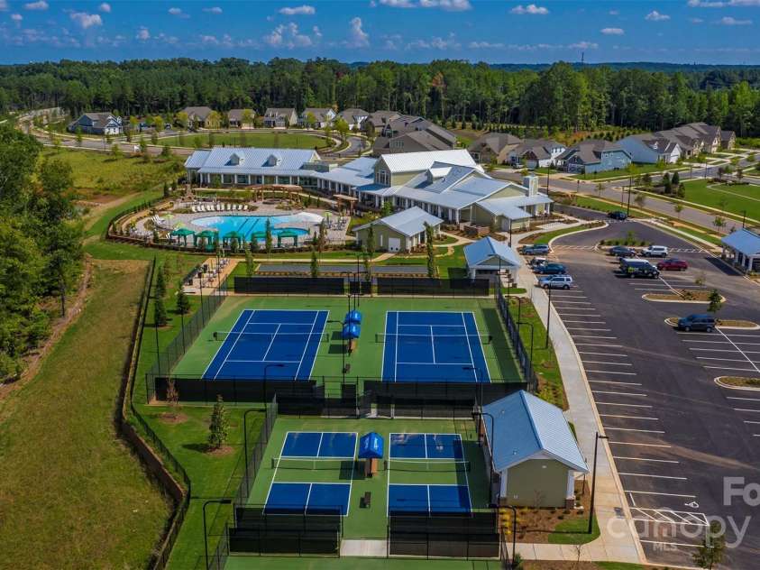 9837 Jubilee Court, Charlotte, NC 28215.  MLS# CAR4157331, YatesRealty ID 25069. Clubhouse