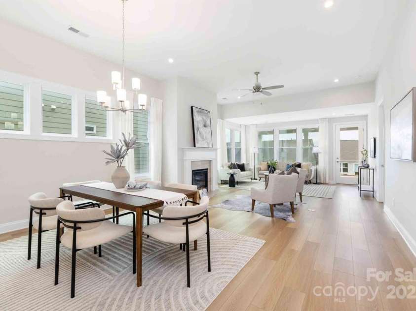 9837 Jubilee Court, Charlotte, NC 28215.  MLS# CAR4157331, YatesRealty ID 25069. Dining