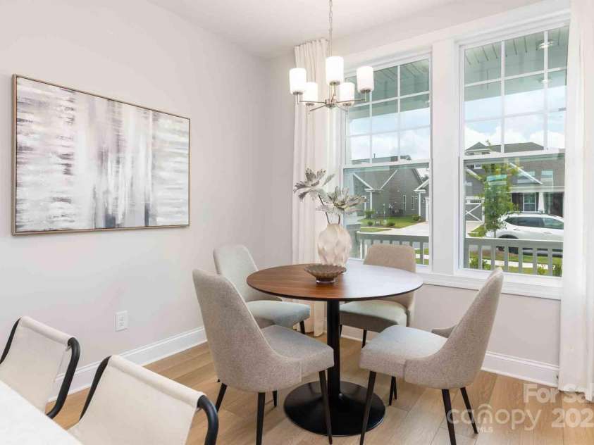 9837 Jubilee Court, Charlotte, NC 28215.  MLS# CAR4157331, YatesRealty ID 25069. Dining
