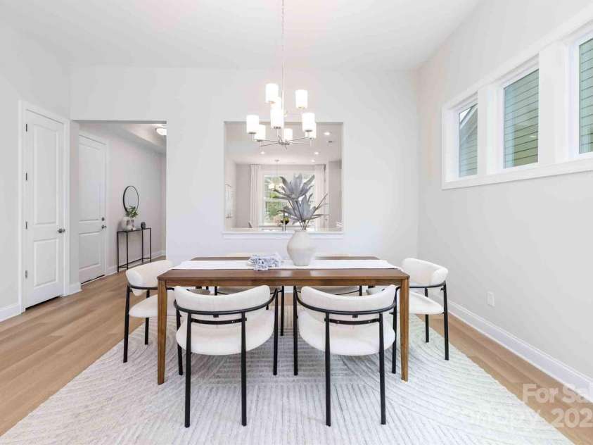 9837 Jubilee Court, Charlotte, NC 28215.  MLS# CAR4157331, YatesRealty ID 25069. Dining
