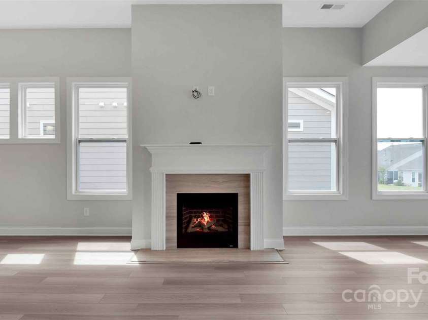 9837 Jubilee Court, Charlotte, NC 28215.  MLS# CAR4157331, YatesRealty ID 25069. Great Room