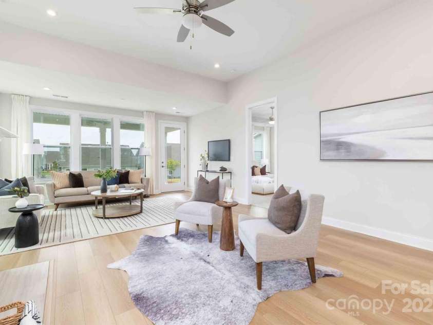 9837 Jubilee Court, Charlotte, NC 28215.  MLS# CAR4157331, YatesRealty ID 25069. Great Rtoom