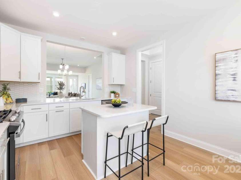 9837 Jubilee Court, Charlotte, NC 28215.  MLS# CAR4157331, YatesRealty ID 25069. Kitchen