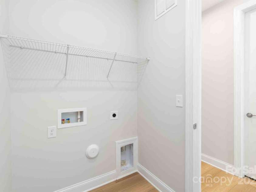 9837 Jubilee Court, Charlotte, NC 28215.  MLS# CAR4157331, YatesRealty ID 25069. Laundry