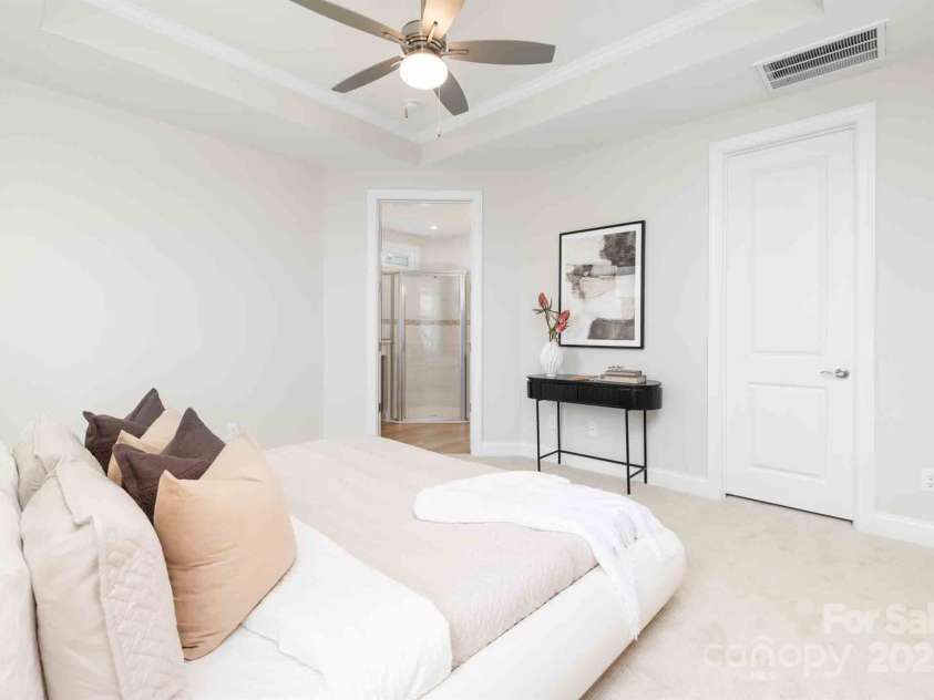 9837 Jubilee Court, Charlotte, NC 28215.  MLS# CAR4157331, YatesRealty ID 25069. Owner's Suite