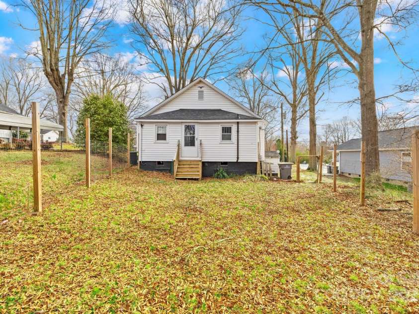 216 Blackwelder Street, Kannapolis, NC 28081.  MLS# CAR4228219, YatesRealty ID 2507. 