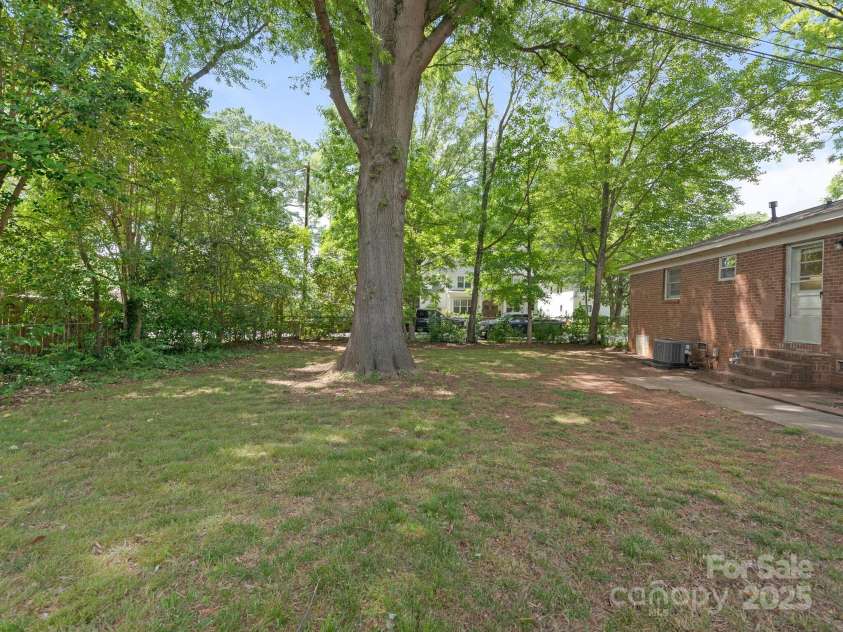 1100 Clawson Court, Charlotte, NC 28209.  MLS# CAR4253238, YatesRealty ID 25070. 