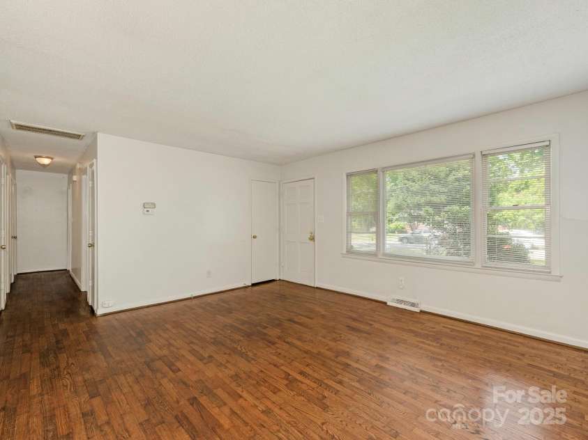 1100 Clawson Court, Charlotte, NC 28209.  MLS# CAR4253238, YatesRealty ID 25070. 