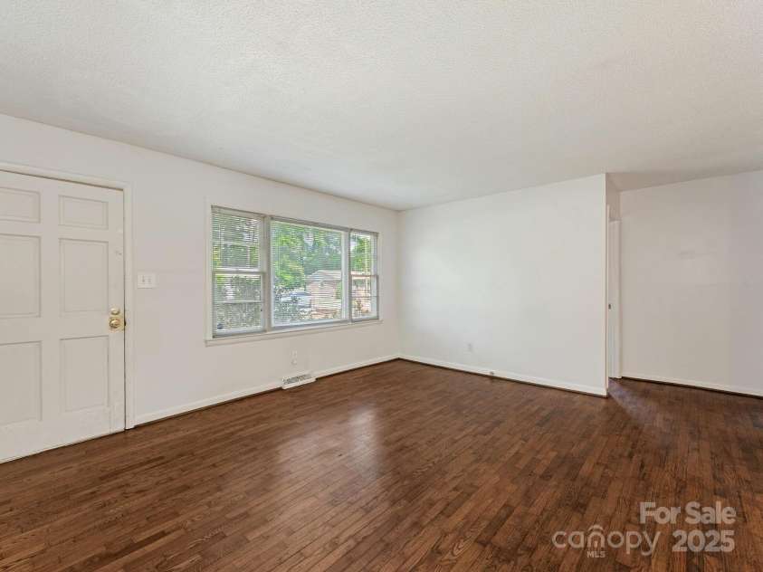 1100 Clawson Court, Charlotte, NC 28209.  MLS# CAR4253238, YatesRealty ID 25070. 