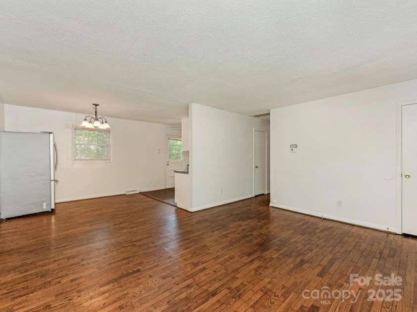 1100 Clawson Court, Charlotte, NC 28209.  MLS# CAR4253238, YatesRealty ID 25070. 