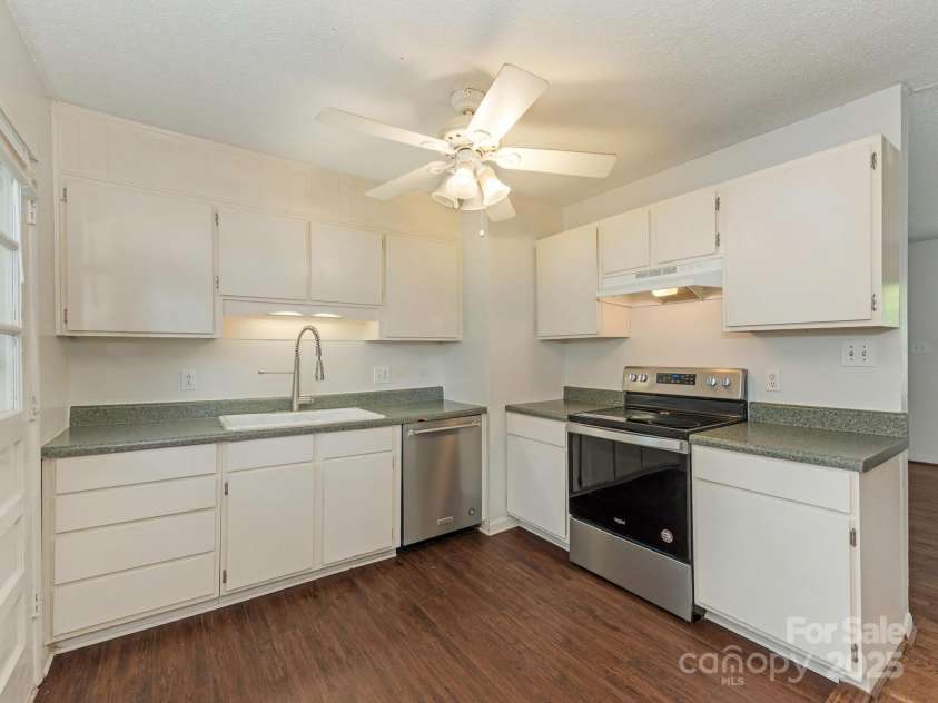 1100 Clawson Court, Charlotte, NC 28209.  MLS# CAR4253238, YatesRealty ID 25070. 