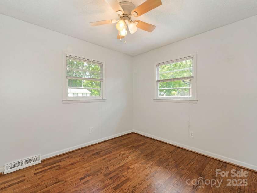1100 Clawson Court, Charlotte, NC 28209.  MLS# CAR4253238, YatesRealty ID 25070. 