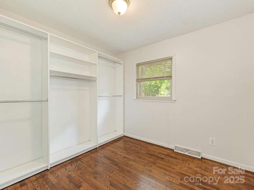 1100 Clawson Court, Charlotte, NC 28209.  MLS# CAR4253238, YatesRealty ID 25070. 