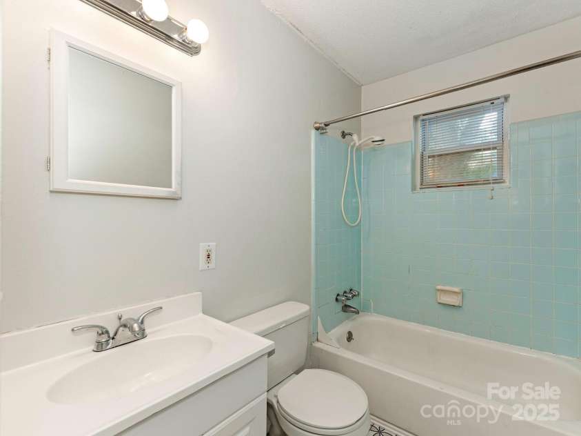 1100 Clawson Court, Charlotte, NC 28209.  MLS# CAR4253238, YatesRealty ID 25070. 
