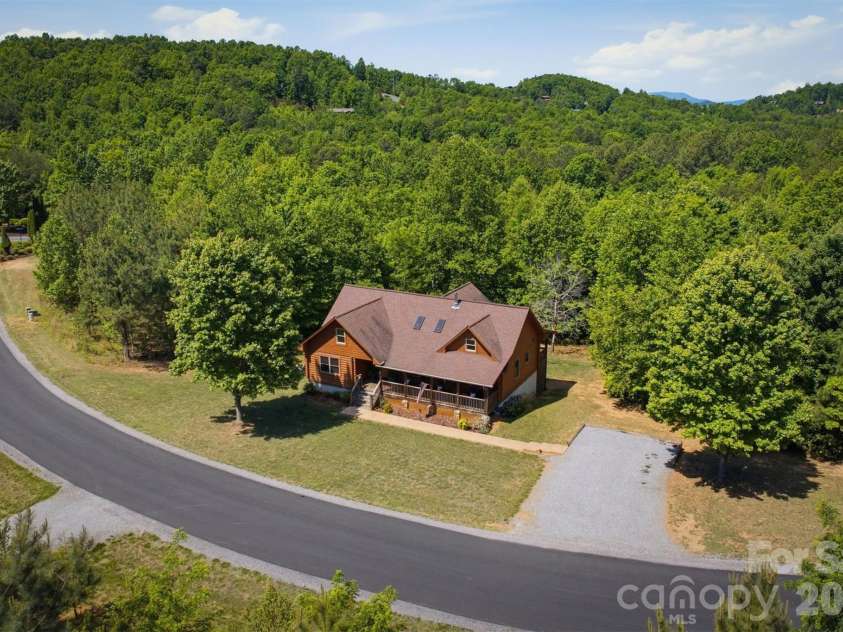 732 Grandview Peaks Drive, Nebo, NC 28761.  MLS# CAR4379354, YatesRealty ID 25071. 