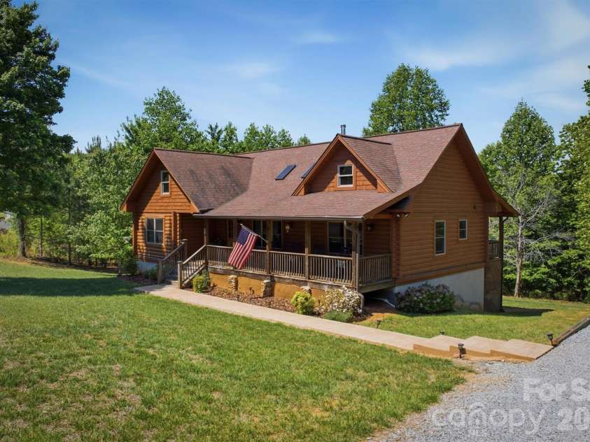 732 Grandview Peaks Drive, Nebo, NC 28761.  MLS# CAR4379354, YatesRealty ID 25071. 