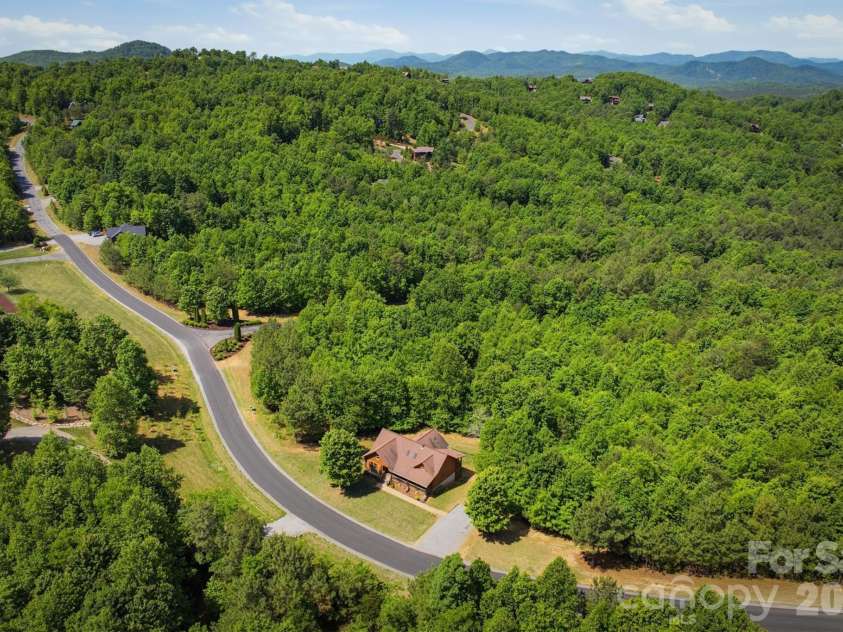 732 Grandview Peaks Drive, Nebo, NC 28761.  MLS# CAR4379354, YatesRealty ID 25071. 