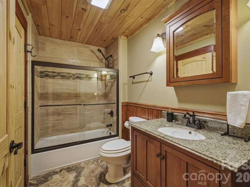 732 Grandview Peaks Drive, Nebo, NC 28761.  MLS# CAR4379354, YatesRealty ID 25071. Full Bathroom