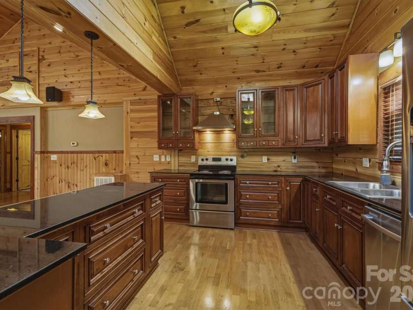 732 Grandview Peaks Drive, Nebo, NC 28761.  MLS# CAR4379354, YatesRealty ID 25071. Kitchen