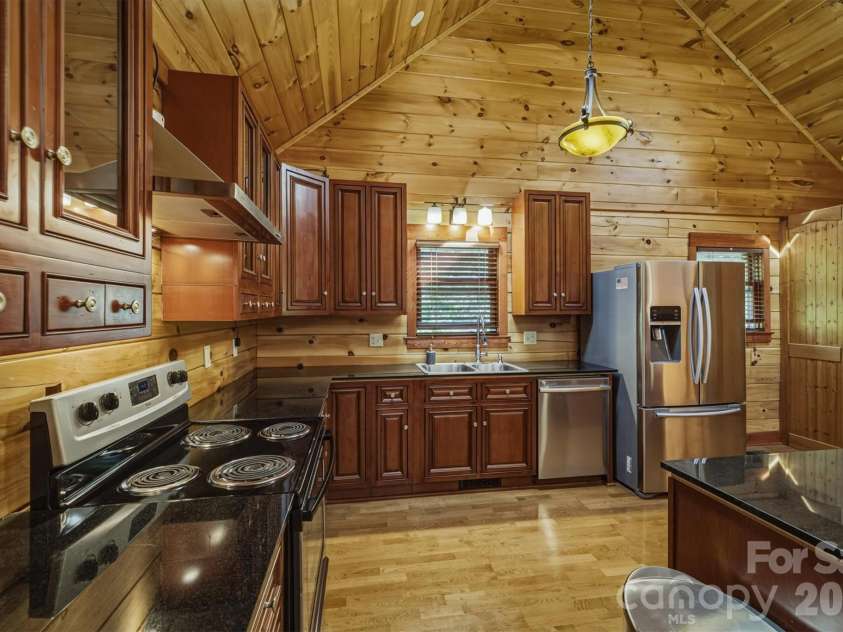 732 Grandview Peaks Drive, Nebo, NC 28761.  MLS# CAR4379354, YatesRealty ID 25071. Kitchen