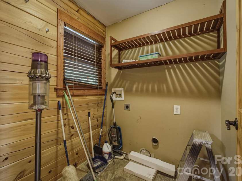 732 Grandview Peaks Drive, Nebo, NC 28761.  MLS# CAR4379354, YatesRealty ID 25071. Laundry Room