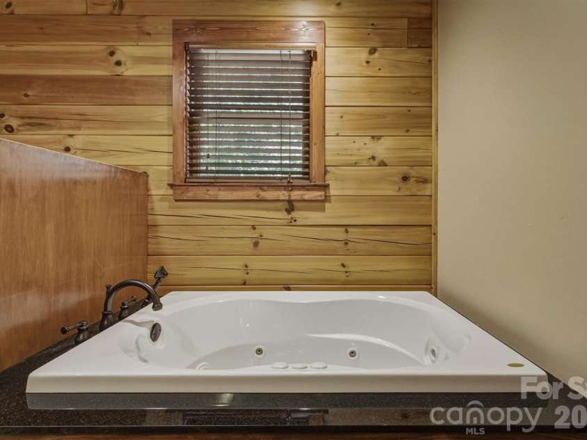 732 Grandview Peaks Drive, Nebo, NC 28761.  MLS# CAR4379354, YatesRealty ID 25071. Primary Bathroom