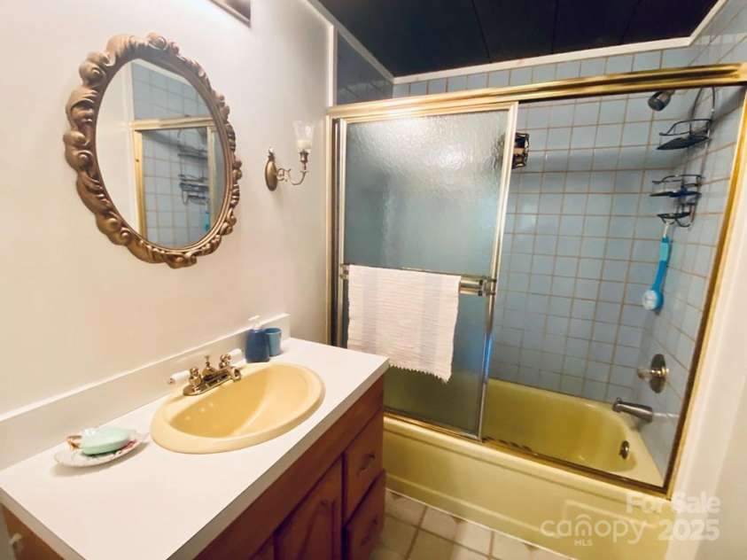 100 Crosspatch Drive, Bryson City, NC 28713.  MLS# CAR4287649, YatesRealty ID 25075. 