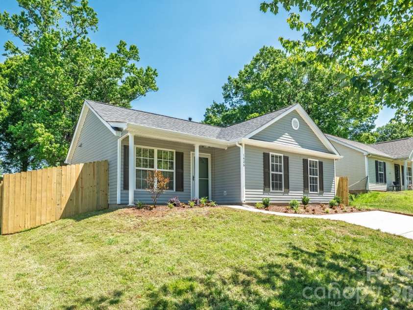 1426 Fontana Avenue, Charlotte, NC 28206.  MLS# CAR4380088, YatesRealty ID 25076. 