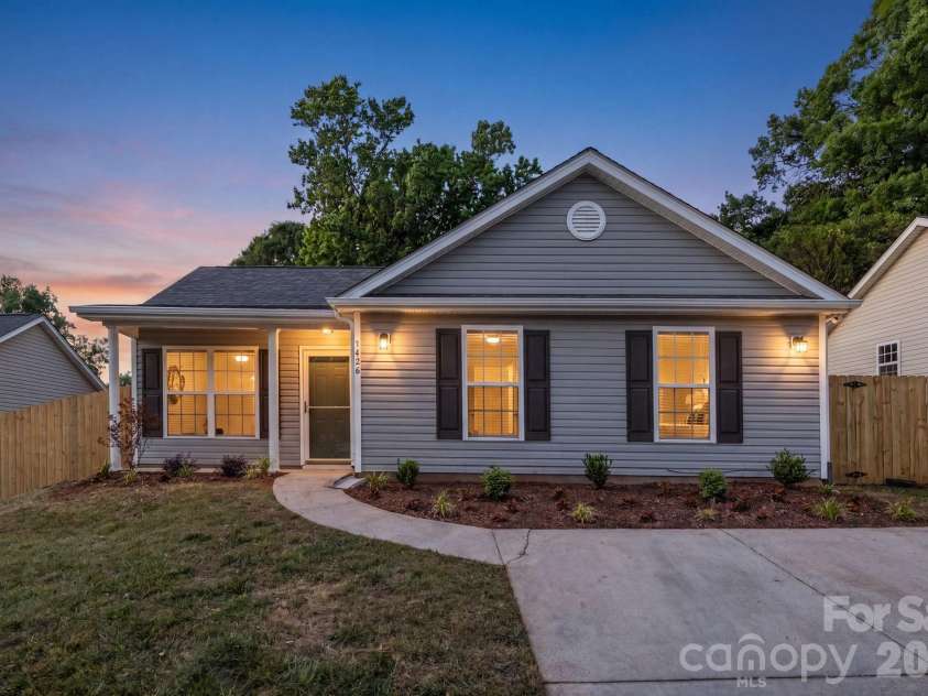 1426 Fontana Avenue, Charlotte, NC 28206.  MLS# CAR4380088, YatesRealty ID 25076. 