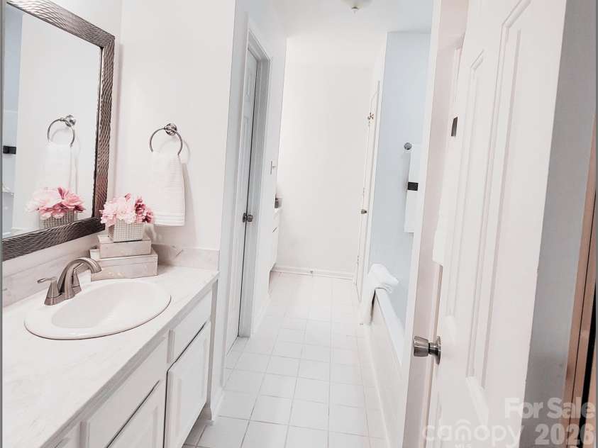 2149 Lennox Square Road, Charlotte, NC 28210.  MLS# CAR4381793, YatesRealty ID 25078. 