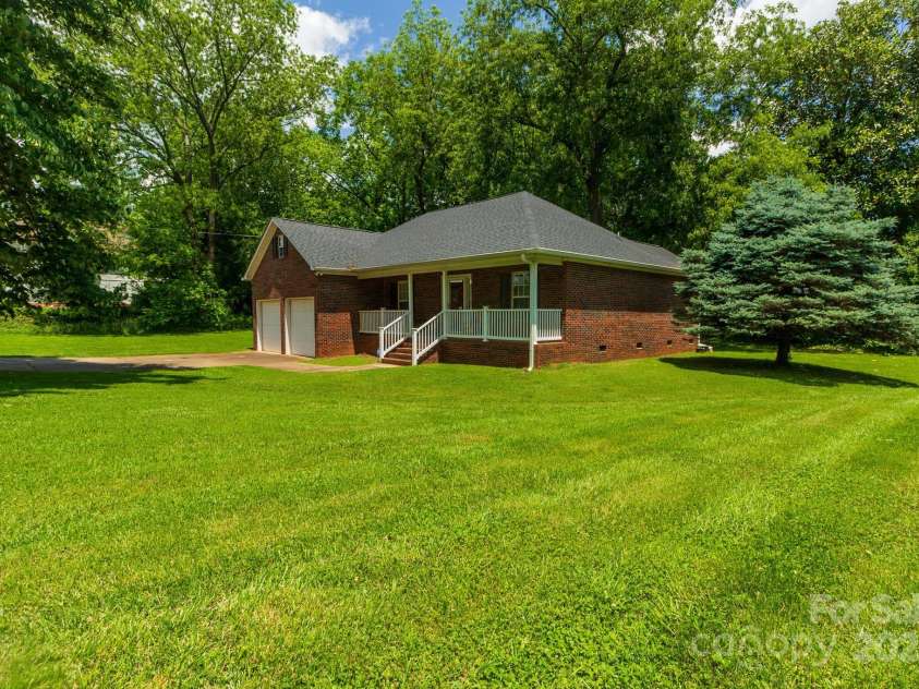 202 Gaston Street, Kings Mountain, NC 28086.  MLS# CAR4279355, YatesRealty ID 25079. 