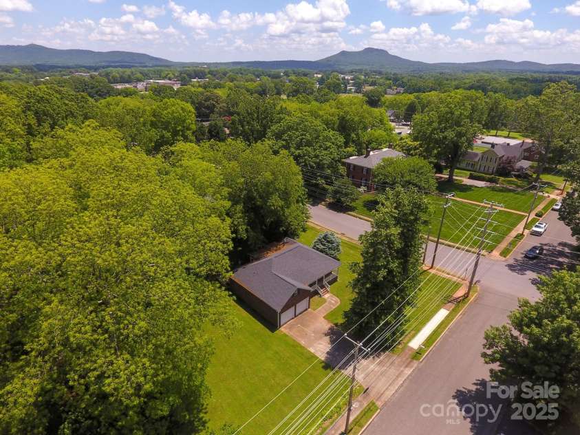 202 Gaston Street, Kings Mountain, NC 28086.  MLS# CAR4279355, YatesRealty ID 25079. 