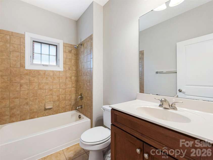 4670 Dabney Vigor Drive, Charlotte, NC 28209.  MLS# CAR4384647, YatesRealty ID 25079. 2nd bathroom