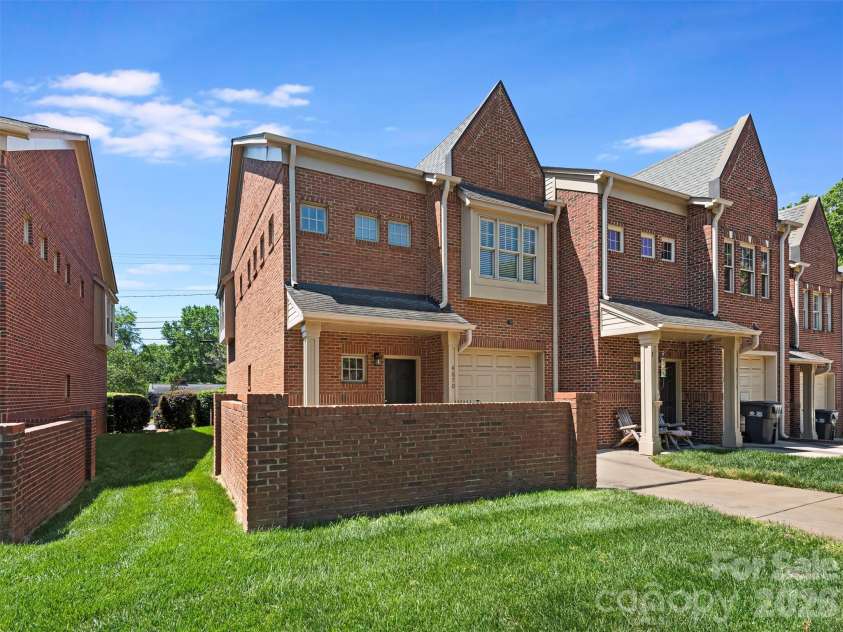 4670 Dabney Vigor Drive, Charlotte, NC 28209.  MLS# CAR4384647, YatesRealty ID 25079. 