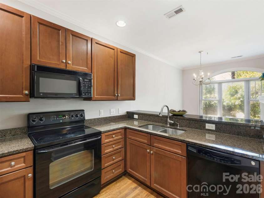 4670 Dabney Vigor Drive, Charlotte, NC 28209.  MLS# CAR4384647, YatesRealty ID 25079. 
