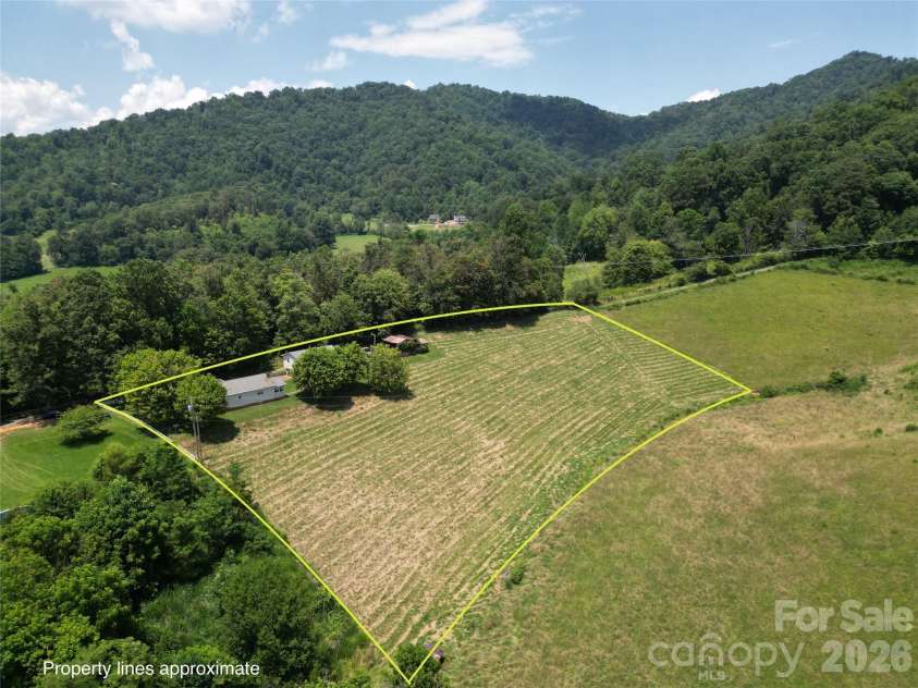 560 Bailey Mountain Road, Mars Hill, NC 28754.  MLS# CAR4279232, YatesRealty ID 2508. 