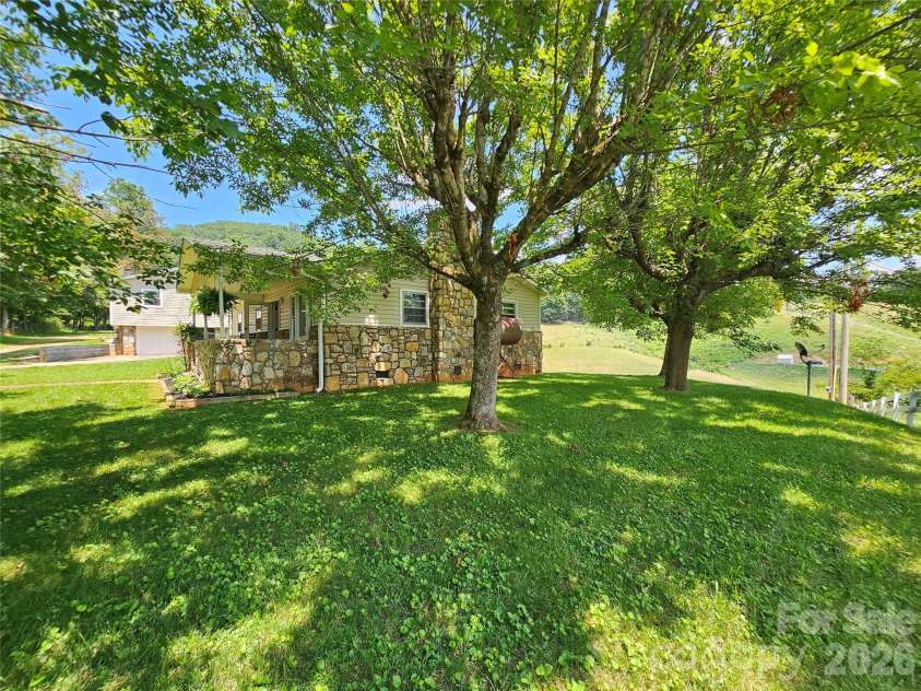 560 Bailey Mountain Road, Mars Hill, NC 28754.  MLS# CAR4279232, YatesRealty ID 2508. 