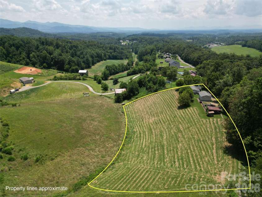 560 Bailey Mountain Road, Mars Hill, NC 28754.  MLS# CAR4279232, YatesRealty ID 2508. 