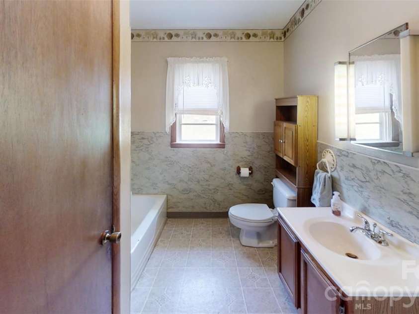 560 Bailey Mountain Road, Mars Hill, NC 28754.  MLS# CAR4279232, YatesRealty ID 2508. 