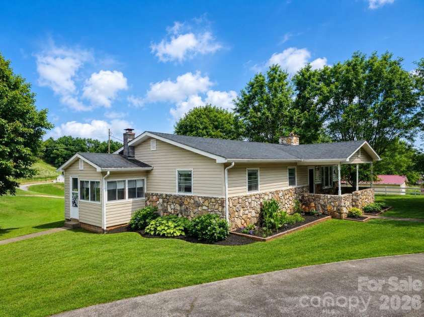 560 Bailey Mountain Road, Mars Hill, NC 28754.  MLS# CAR4279232, YatesRealty ID 2508. 